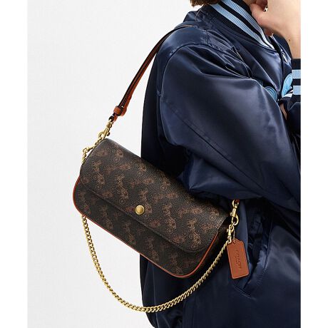 [^ԁFCAN92 B4TXN]ubN tbv `F[ obOEz[X Ah LbW vg킸܂܂ȃV[Ŋ􂵂ĂAubN obOBvebh R[ebh LoXƃt@Ch J[t U[ōグApɊۂ݂tbvtg̃X^CłBX}[gtH܂TCYBÕXbg|PbgƓ̑@\|PbgɁAނ𐮗Ď[Bt̃`F[XgbvƃU[Xgbvg΁A|΂ߊ|łg܂BE uh̏㎿Ȋvɂ~jobOE vebh R[ebh LoXAt@Ch J[t U[E J[hXbg x 2E ɃWbv |PbgE OɃ|PbgE XibvJAntE O\`F[ XgbvA{̂܂ł̒22cmE O\U[ XgbvA{̂܂ł̒24cm`47.5cmE c12cm x 23.5cm x }`4.5cmE iPhone 15 Pro Maxi6.7C`j܂Ŏ[\gp̃p\RX}[gtH̉ʐݒ@ɂۂ̃J[ƈقȂČꍇ܂ByCOACHɂāz1941NɃj[[NőnO[ot@bVuhłBƋ@\˔R[`iɂ́AnNtg}Vbvוɂ܂łɍs͂Aō̎gSnƃX^C͂܂BR[`ւNVbN X^CƗDꂽNIeB́Aj[[N }nb^̃tgŁA80NȏOAŏ̃R[`̊viꂽɊmꂽ̂łB1941N̑nƂ璷NoĂh邪ȂR[`̖{BiAϋvA@\AX^Cƌl{uhƎxAWF_[XɎgfUCLxɂAMtgɂ߂łBNGCeBuEfBN^[̃X`A[gEB@[X̃rWƁÃz[^Ełj[[ŃAN󂯓piCN[VujAėEC鐸_ɃCXpCAAN炵悤ɁAîÂs܂B