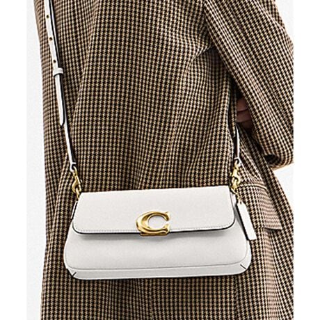 [^ԁFCAM16 B4HA]WFbg V_[ obO킸܂܂ȃV[Ŋ􂵂ĂAWFbg obOBt@Ch U[ŎdĂ_ȑ`̃tHɁAR[`́gCh̃n[hEFAڂ܂BX}[gtHTCY̎[͎d؂̂ȂfUCBEÕ|Pbgɏނ[ł܂Bt̃Xgbvg邱ƂŁA莝⌨|͂A΂ߊ|łg܂Byt@Ch J[t U[ɂāzNȂ߂̉񐔂𑝂₷Ƃɂ]Ȃ̂菜AyʂłߍׂdグvBȏɂA痿dグ̂ߑN₩ȃJ[\ł܂BJWAȃV[ɍœKȊvłBJEnChJ[t̂悤ɏ_炩ȕɎdグ邱Ƃł̂́AR[`̃U[Ntg}Vbv̎ł郌U[̉HZpɂ̂łBEuh̊młNtg}VbvŎdグV_[obOEt@Ch J[t U[EɃWbv |PbgEOɃ|PbgEXibvJAntEO\V[g XgbvA28cmEO\O XgbvA{̂܂ł̒54.5cmi|΂ߊ|2WAYdljEc11.5cm x 25cm x }`5cmEiPhone 15 Pro Maxi6.7C`j܂Ŏ[\gp̃p\RX}[gtH̉ʐݒ@ɂۂ̃J[ƈقȂČꍇ܂B