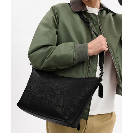 [^ԁFCBF03 BLK]gbv Wbv bZW[ obOigɂ҂ȃX|[eBȃfUC͂́A_u WbvgbṽbZW[obOB\tg yu U[ɁAR[`́gCh̃n[hEFAڂ܂BKi܂TCY̓ɁAWbv|PbgtBXgbv̒𒲐߂āA|΂ߊ|̃nYt[X^Cłg܂BE uh̊młNtg}VbvŎdグY bZW[obOE \tg yu U[E ɃWbv |PbgE Wbv gbvJAntE O\XgbvA{̂܂ł̒55cmi|΂ߊ|2WAYdljE c24cm x 26.5cm x }`10cmE z[\E d680ggp̃p\RX}[gtH̉ʐݒ@ɂۂ̃J[ƈقȂČꍇ܂ByCOACHɂāz1941NɃj[[NőnO[ot@bVuhłBƋ@\˔R[`iɂ́AnNtg}Vbvוɂ܂łɍs͂Aō̎gSnƃX^C͂܂BR[`ւNVbN X^CƗDꂽNIeB́Aj[[N }nb^̃tgŁA80NȏOAŏ̃R[`̊viꂽɊmꂽ̂łB1941N̑nƂ璷NoĂh邪ȂR[`̖{BiAϋvA@\AX^Cƌl{uhƎxAWF_[XɎgfUCLxɂAMtgɂ߂łBNGCeBuEfBN^[̃X`A[gEB@[X̃rWƁÃz[^Ełj[[ŃAN󂯓piCN[VujAėEC鐸_ɃCXpCAAN炵悤ɁAîÂs܂B