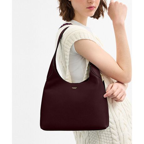 [^ԁFCU068 B4MER]ubN V_[ obO 28GKgȃ~j} VGbg͂̃ubNBLȏ_炩G̃i` OC U[ōグAj[[N̓Ɠȕ͋CYz[{[obOłBzƓTCY28́AɍLXƂXy[XmہBKioꂵ₷Xibv|PbgtBL̃V_[XgbvɐSn悭tBbgAוяoɂ}OlbgJ̃X^CłBEuh̊młNtg}VbvŎdグV_[obOEi` OC U[EɃXibvt|PbgE}Olbg XibvJEnh{̂܂26.5cmEc28cm x 28cm x }`8cmE11C`iPad ProAz܂Ŏ[\Ed410ggp̃p\RX}[gtH̉ʐݒ@ɂۂ̃J[ƈقȂČꍇ܂ByCOACHɂāz1941NɃj[[NőnO[ot@bVuhłBƋ@\˔R[`iɂ́AnNtg}Vbvוɂ܂łɍs͂Aō̎gSnƃX^C͂܂BR[`ւNVbN X^CƗDꂽNIeB́Aj[[N }nb^̃tgŁA80NȏOAŏ̃R[`̊viꂽɊmꂽ̂łB1941N̑nƂ璷NoĂh邪ȂR[`̖{BiAϋvA@\AX^Cƌl{uhƎxAWF_[XɎgfUCLxɂAMtgɂ߂łBNGCeBuEfBN^[̃X`A[gEB@[X̃rWƁÃz[^Ełj[[ŃAN󂯓piCN[VujAėEC鐸_ɃCXpCAAN炵悤ɁAîÂs܂B