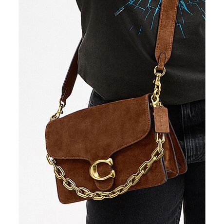 [^ԁFCCK51 B4WBR]`F[ ^r[ V_[ obO1970NA[JCuĂR[` fUC_ɎdグAACRobOgTabbyi^r[jhB_炩xxbgXG[hōグAgCh̃n[hEFÃobOłBz鏬ԂȃTCY̓ɂ́Aڂ₷d؂|PbgtBOɂ͏oꂵ₷Wbv |PbgĂ܂BXeBb`{GKgȃ`F[N Xgbvt΃obO̕\Kbƃ`FWBANZT[oŃobO̎Oɐ炷̂͂AV[g U[XgbvAO U[ Xgbv3ނ̕t̃Xgbvg΁A莝͂A|΂ߊ|̃nYt[X^Cłg܂BEuh̊młNtg}VbvŎdグV_[obOEXG[hAt@Ch J[t U[EɃXibv |PbgA@\|PbgEOɃWbv |PbgEXibvJAntEO\`F[ XgbvA{̂܂ł̒19.5cmEO\V[g XgbvA{̂܂ł̒19.5cmEO\O XgbvA{̂܂ł̒54.5cmi|΂ߊ|2WAYdljEc17cm x 26cm x }`8cmEz[\gp̃p\RX}[gtH̉ʐݒ@ɂۂ̃J[ƈقȂČꍇ܂B