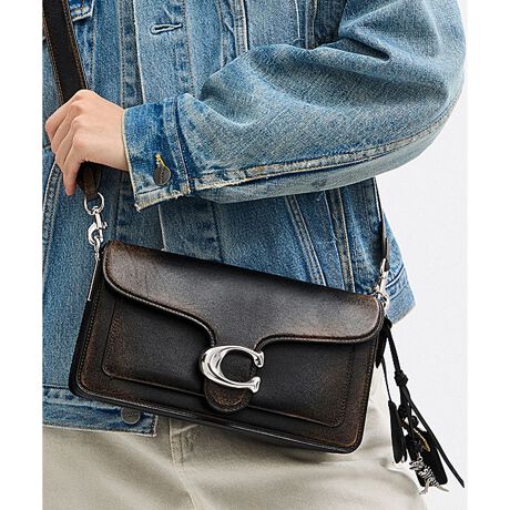 [^ԁFCBH35 LHPMZ]^r[ V_[ obO 26Euh U[1970NA[JCuĂR[` fUC_ɎdグAACRobOgTabbyi^r[jhBuItH{ĉn̐F𕂂яオ点Ag񂾕̃o^[̂悤ɂƂƂOu^ U[ōグ܂BgCh̃n[hEFÃobOłBR[`̌ӂ`[ANZgY܂BzTCY̓ɂ͎d؂|PbgtBڂ₷gqɂȂSz܂BnhănhobOƂāAt̃XgbvtΌ|΂ߊ|2WAYłg܂BEl̎ňЂƂJɉHꂽU[ANp悤Ȗ킢ƉAe܂ƂȂLȕ\oBׂĂ_̂̈قȂABꖳ̑݁B gLoved Leatheriuh U[jh ́A炵fAgقǂɐ[܂R[`̃Ntg}VbvobOłBE uh̊młNtg}VbvŎdグV_[obOE uIt Ou^ U[E ɃWbv |PbgA@\|PbgE OɃXbv |PbgE XibvJAntE O\V[g XgbvA{̂܂ł̒19.5cmE O\O XgbvA{̂܂ł̒54.5cmi|΂ߊ|2WAYdljE c14cm x 26cm x }`7cmE z[\E d830ggp̃p\RX}[gtH̉ʐݒ@ɂۂ̃J[ƈقȂČꍇ܂B