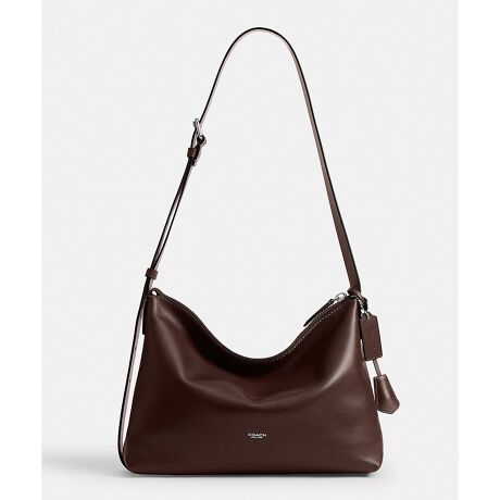 [^ԁFCCB57 MPL]bg bZW[ obO 33Ƃ~j} VGbg͂̃bgBj[[N̓Ɠȕ͋CYƂbZW[obOłBWbvJŒg܂BLȏ_炩G̃i` OC U[ōグ܂BԂ33́ÃXy[Xɓ̕Ki܂܂B̃Xibv|Pbgɂ͏ނ𐮗ڂĎ[BXgbv̒𒲐߂āA|΂ߊ|̃nYt[X^Cłg܂BEuh̊młNtg}VbvŎdグY bZW[obOEi` OC U[AxW^u ^jO U[EɃXibvt|PbgEWbv gbvJE\XgbvA{̂܂ł̒46cmEc24.5cm x 32.5cm x }`9cmEA4TCYA13C` m[gp\R܂Ŏ[\Ed580ggp̃p\RX}[gtH̉ʐݒ@ɂۂ̃J[ƈقȂČꍇ܂BJ[͊Ǘp̕\LłA^O̕\LƈقȂĂ܂ByCOACHɂāz1941NɃj[[NőnO[ot@bVuhłBƋ@\˔R[`iɂ́AnNtg}Vbvוɂ܂łɍs͂Aō̎gSnƃX^C͂܂BR[`ւNVbN X^CƗDꂽNIeB́Aj[[N }nb^̃tgŁA80NȏOAŏ̃R[`̊viꂽɊmꂽ̂łB1941N̑nƂ璷NoĂh邪ȂR[`̖{BiAϋvA@\AX^Cƌl{uhƎxAWF_[XɎgfUCLxɂAMtgɂ߂łBNGCeBuEfBN^[̃X`A[gEB@[X̃rWƁÃz[^Ełj[[ŃAN󂯓piCN[VujAėEC鐸_ɃCXpCAAN炵悤ɁAîÂs܂B