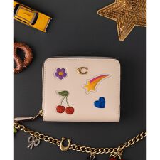 コーチ(COACH)のエッセンシャル ビルフォールド ウォレット・ステッカー プリント