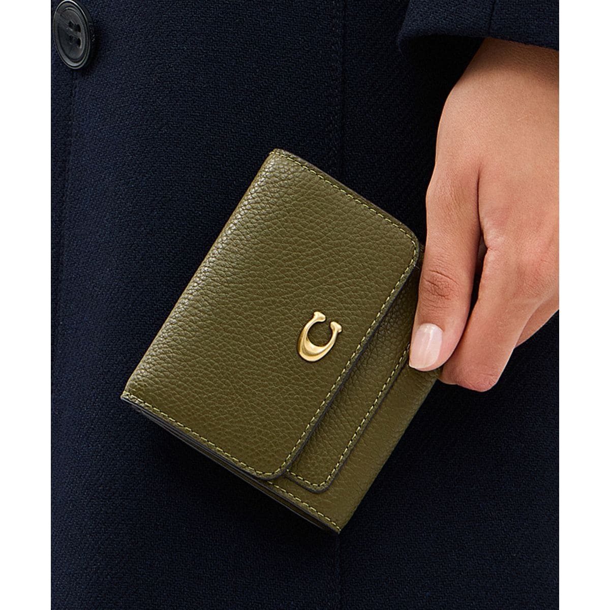 現行品✨【COACH】コーチ エッセンシャル スモール ホースアンドキャリッジ エッセンシャル スリム アコーディオン ジップ ウォレット