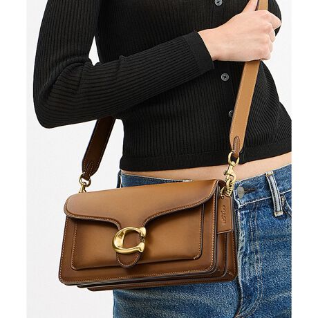 [^ԁFCCC02 B4T7J]^r[ V_[ obO 261970NA[JCuĂR[` fUC_ɎdグAACRobOgTabbyi^r[jhBo^[̂悤ɂƂƂOu^ U[Ƀo[jbVH{ĉ₩ȕ\ɎdグAgCh̃n[hEFÃobOłBzTCY̓ɂ͎d؂|PbgtBڂ₷gqɂȂSz܂BnhănhobOƂāAt̃XgbvtΌ|΂ߊ|2WAYłg܂ByOu^ U[ɂāz싅̃O[uCXpCAĊJR[`U[̑\iB㋉̋ɃNȂ߂{vłBrWlXV[łip悤AϋvɗDAڗɂ痿߂Ŏdグ܂BN₩ȃJ[̕\A痿߂̓łBoNωɂ鎿ƌ̖y݂vłBEuh̊młNtg}VbvŎdグV_[obOEOu^ U[EɃWbv |PbgA@\|PbgEOɃXbv |PbgEXibvJAntEO\V[g XgbvA{̂܂ł̒19.5cmEO\O XgbvA{̂܂ł̒54.5cmi|΂ߊ|2WAYdljEc14cm x 26cm x }`7cmEz[\Ed760go[jbVh X^ĆAF̔ZWɂ闧̊ŁAobO̓A摜Ƃ͎኱قȂꍇ܂Bgp̃p\RX}[gtH̉ʐݒ@ɂۂ̃J[ƈقȂČꍇ܂BJ[͊Ǘp̕\LłA^O̕\LƈقȂĂ܂B