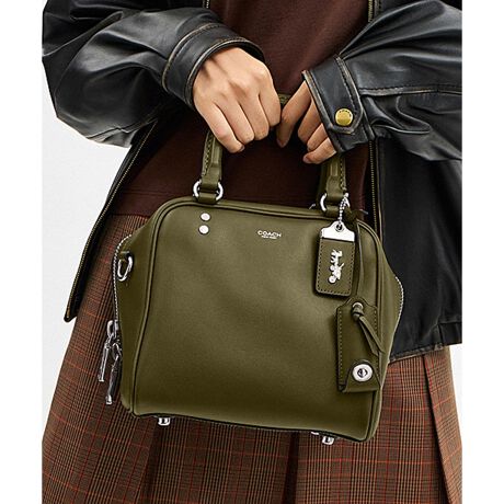 [^ԁFCCC91 LHOLV]RȐ_ASA҂ɂȂŖtꂽACRobÕ[OBƂL[u^̏Ԃ20́A[Ȏ㖼ł郉Q[W nhgănhobOƂāA܂͕t̃XgbvgČ|΂ߊ|ƂĂy݂܂BOɃWbvt|PbgA萮ځBق̂Ȍ̂_炩OC U[ōグ܂BEuh̊młNtg}VbvŎdグnhobOE\tg OC U[EɃWbv |PbgEOɃWbv |PbgEWbvJAntEnh{̂܂10cmEO\XgbvA{̂܂ł̒54.5cmi|΂ߊ|2WAYdljEe x 4Ec17.5cm x 20cm x }`17.5cmEiPhone 15 Pro Maxi6.7C`j܂Ŏ[\gp̃p\RX}[gtH̉ʐݒ@ɂۂ̃J[ƈقȂČꍇ܂BJ[͊Ǘp̕\LłA^O̕\LƈقȂĂ܂B