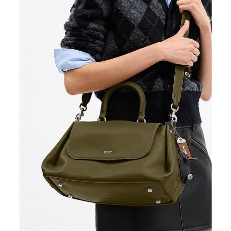 [^ԁFCCC39 LHMMM]XE`[ [O gbv nh obOgRogue Top Handlei[O gbvnhjh ZAVȃ[hBXE`[ȃVGbgƃ\tgOCU[̎AS[htHC̃S_ȋPvXBRȐ_ASA҂ɂȂŖtꂽACRobÕ[OBق̂Ȍ̂_炩OC U[ōグAƂX^C͂łB[Ȏ㖼ł郉Q[W nhgănhobOƂāA܂͕t̃XgbvgČ|΂ߊ|ƂĂy݂܂BOɃWbvt|PbgA萮ځBtbvtg̃vbVbNgяoɂ܂BEuh̊młNtg}VbvŎdグnhobOE\tg OC U[EɃWbv |PbgEOɃWbv |PbgEvbVbNJAU[ntEnh{̂܂10cmEO\XgbvA{̂܂ł̒54.5cmi|΂ߊ|2WAYdljEe x 4Ec21cm x 35.5cm x }`16cmE11C`iPad ProAz܂Ŏ[\Ed950ggp̃p\RX}[gtH̉ʐݒ@ɂۂ̃J[ƈقȂČꍇ܂BJ[͊Ǘp̕\LłA^O̕\LƈقȂĂ܂ByCOACHɂāz1941NɃj[[NőnO[ot@bVuhłBƋ@\˔R[`iɂ́AnNtg}Vbvוɂ܂łɍs͂Aō̎gSnƃX^C͂܂BWF_[XɎgfUCLxɑAMtgł̂qlɂIтĂ܂BNGCeBuEfBN^[̃X`A[gEB@[X̃rWƁÃz[^Ełj[[ŃAN󂯓piCN[VujAėEC鐸_ɃCXpCAAN炵悤ɁAîÂs܂B