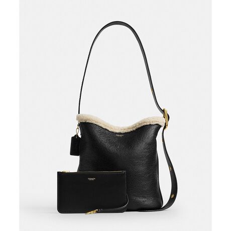 [^ԁFCCC28 B4YE0]u[J[ oPbg obOEVAOj[[Ñ~j}ȃGKXf gBleecker Bucket Bagiu[J[ oPbg obOjhBy₩Ŋۂ݂̂oPbg^VGbgɁAS[htHC̃SiȋPY܂Bi` OC U[́A_炩ȎGƌoNῶ̃NtgӂfށBӂƂVAO̗nƃg~OYčグLXƂL[I[łBhbO[V NbvJŒgяôh܂B\ȕL̃XgbvɐSn悭tBbgBɂ̓Xibv |PbgtBt̃Wbv |[`͏p|[`ƂĂg܂BE uh̊młNtg}VbvŎdグV_[obOE VAO U[Ai` OC U[E ɃXibvt|PbgE O\ȃWbv |[`E hbO[V NbvJE \XgbvA{̂܂ł̒36cmE c29.5cm x 28.5cm x }`18cmE 11C`iPad ProAz܂Ŏ[\E d630ggp̃p\RX}[gtH̉ʐݒ@ɂۂ̃J[ƈقȂČꍇ܂BJ[͊Ǘp̕\LłA^O̕\LƈقȂĂ܂ByCOACHɂāz1941NɃj[[NőnO[ot@bVuhłBƋ@\˔R[`iɂ́AnNtg}Vbvוɂ܂łɍs͂Aō̎gSnƃX^C͂܂BWF_[XɎgfUCLxɑAMtgł̂qlɂIтĂ܂BNGCeBuEfBN^[̃X`A[gEB@[X̃rWƁÃz[^Ełj[[ŃAN󂯓piCN[VujAėEC鐸_ɃCXpCAAN炵悤ɁAîÂs܂B