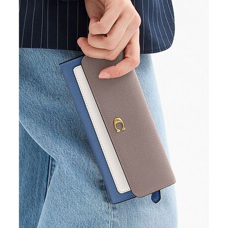 [^ԁFCAO18 B4YLZ]~ O tbv EHbgEJ[ubNꂽ@\IȃfUC͂̃~Bgɂ҂ȒzłB|bVh yu U[̃J[ubNRpNgȃX^CɁAR[`́gCh̃n[hEFAڂ܂BOɂ͎g₷WbvJ̃}`tKBXibv{^JƁA8̃J[hXbgƎDꂪL܂Btbvɂ́A悭gIDJ[hɕ֗ȃq[[ J[hXbgBy؃u U[ɂāzŐV̋ZpgpNȂ߂Ɗ痿߂ŎdグA؃uG{XH{Rō̂vBN₩ȐFłBϋvAƉꂪڗɂ㎿ȑfނłBEuh̏㎿Ȋvɂ钷zE|bVh yu U[EJ[hXbg x 8EDi܂炸Ɏ[\jEXibvJEOɃWbvtKEc9cm x 19.5cm x }`1cmgp̃p\RX}[gtH̉ʐݒ@ɂۂ̃J[ƈقȂČꍇ܂BJ[͊Ǘp̕\LłA^O̕\LƈقȂĂ܂ByCOACHɂāz1941NɃj[[NőnO[ot@bVuhłBƋ@\˔R[`iɂ́AnNtg}Vbvוɂ܂łɍs͂Aō̎gSnƃX^C͂܂BWF_[XɎgfUCLxɑAMtgł̂qlɂIтĂ܂BNGCeBuEfBN^[̃X`A[gEB@[X̃rWƁÃz[^Ełj[[ŃAN󂯓piCN[VujAėEC鐸_ɃCXpCAAN炵悤ɁAîÂs܂B