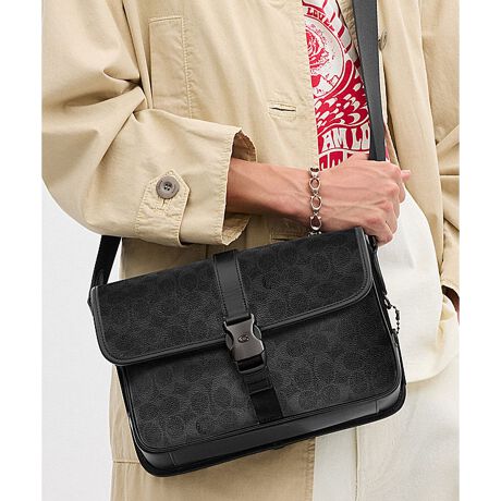 [^ԁFCU202 OY2][O bZW[ obOEVOl`[ LoXZQxANtg}VbvgLeaguei[OjhBVOl`[ LoXƃt@Ch U[ŎdĂA悤ȃC̃bZW[ obOłB11C`iPad ProⒷz܂TCYŁAEÕ|Pbgɏނ[BR[`́gChzX|[eBȃXs[hNbvڂ܂B\XgbvŌ|΂ߊ|ɂănYt[X^Cłg܂BEuh̊młNtg}VbvŎdグY bZW[obOEVOl`[ R[ebh LoXAt@Ch J[t U[Eɑ@\|PbgEOɃ|PbgEXs[hNbvJAntE\XgbvA{̂܂ł̒63cmi|΂ߊ|2WAYdljEc20cm x 29cm x }`7cmE11C`iPad ProAz܂Ŏ[\Ed780ggp̃p\RX}[gtH̉ʐݒ@ɂۂ̃J[ƈقȂČꍇ܂BJ[͊Ǘp̕\LłA^O̕\LƈقȂĂ܂ByCOACHɂāz1941NɃj[[NőnO[ot@bVuhłBƋ@\˔R[`iɂ́AnNtg}Vbvוɂ܂łɍs͂Aō̎gSnƃX^C͂܂BWF_[XɎgfUCLxɑAMtgł̂qlɂIтĂ܂BNGCeBuEfBN^[̃X`A[gEB@[X̃rWƁÃz[^Ełj[[ŃAN󂯓piCN[VujAėEC鐸_ɃCXpCAAN炵悤ɁAîÂs܂B