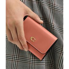 エッセンシャル フラップ カード ケース