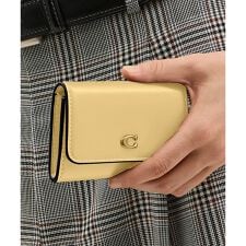 エッセンシャル フラップ カード ケース