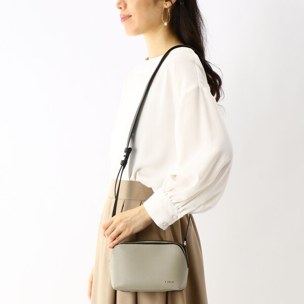 ショルダーバッグ 【美品】フルラ ショルダーバッグ ブラック レザー