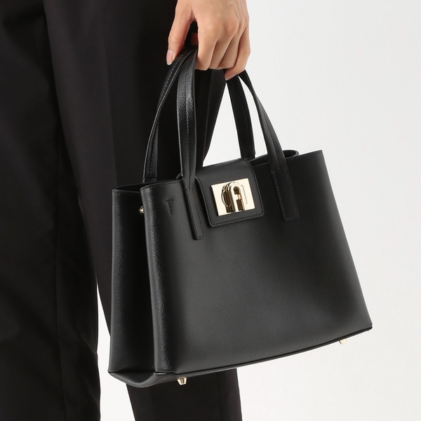 FURLA M トートバッグ色はブラックです