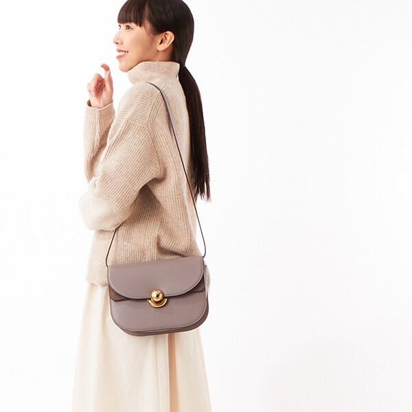 新品 現行品 FURLA フルラ アウラ M ショルダーバッグ フルラ(FURLA 
