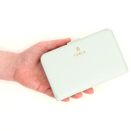 [^:8050597609942]ubN^ɊJ~j}ȃfUC̃t JA(Furla Camelia) EHbgBeNX`[hdグ̃U[gpAɂ͖ɍ炭ȉԁX`؂₩ȃvgĂ܂BDAJ[hAID[ł悤lꂽRpNgȍzłB<br><br>- ɃNWbgJ[hp|Pbgx10<br>- ɂDpRp[gg<br>- ɃTCh|Pbgx4<br>- Ƀt@Xi[RC|Pbg<br>- vXX^bYJ<br>- tgɃp`OH̃A[`Sƃ~j uhSWP00314_BX3897_1007_3972S̓ťICXgAłBSȂǈꕔ̎dlʐ^ƈقȂꍇ܂B炩߂Bi͂̍ۂ̔[íAグؖ鏑ނƂĕۏ؏ƂƂɑ؂ɕۊǂĂBiCȂǂ̍ۂɕKvƂȂ܂j