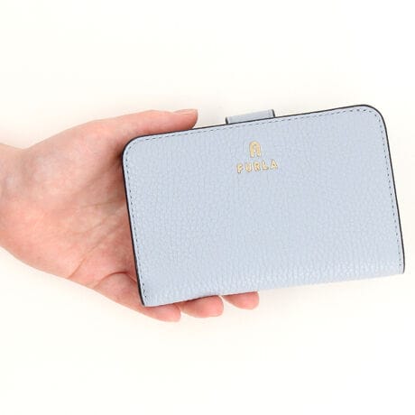 [^:8050597609959]ǂȃobOɂƎ܂~j}ȃfUC̃t JA(Furla Camelia) RpNgEHbgBۂ݂ттR[i[ƃGKgȃCۓIȃ\tgȃOCU[̍źADAJ[hAID[łXy[XĂ܂B<br><br>- ɃNWbgJ[hp|Pbgx10<br>- ɂDpRp[gg<br>- ɃTCh|Pbgx4<br>- Ƀt@Xi[RC|Pbg<br>- vXX^bYJ<br>- tgɃp`OH̃~j uhSƃA[`SWP00314_HSF000_1007_55000̓ťICXgAłBSȂǈꕔ̎dlʐ^ƈقȂꍇ܂B炩߂Bi͂̍ۂ̔[íAグؖ鏑ނƂĕۏ؏ƂƂɑ؂ɕۊǂĂBiCȂǂ̍ۂɕKvƂȂ܂j