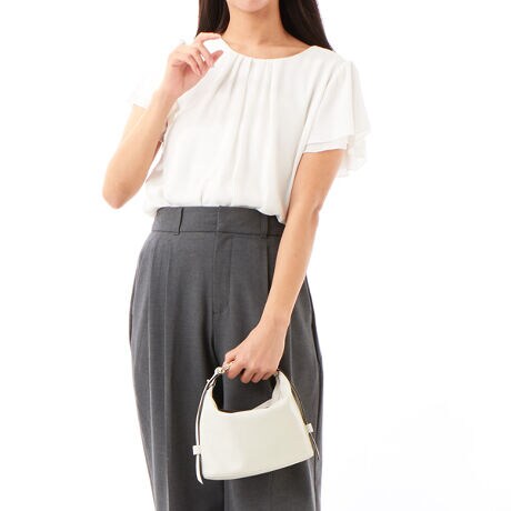 [^:8050597598987]i`OCdグ̃\tgȃU[gpt kH(Furla Nuvola) ~j nhobOBۂ݂̂VFCvɓYꂽgbvnh́AACRjbNȃt A[`SƃIWĩEhp[cgݍ킹2́uARXtF(Arcosfera)vn[hEFAߋɗpĂ܂BgbvnhobOƂĂ͂Afނ̃V_[XgbvgăNX{fBobOƂĂg܂B<br><br>- ɃI[vXbv|Pbg<br>- ɃJ[hIDJ[hp|Pbgx6<br>- t@Xi[J<br>- tgɃuhS̃vgWE00725_BX2045_1007_1704S̓ťICXgAłBSȂǈꕔ̎dlʐ^ƈقȂꍇ܂B炩߂Bi͂̍ۂ̔[íAグؖ鏑ނƂĕۏ؏ƂƂɑ؂ɕۊǂĂBiCȂǂ̍ۂɕKvƂȂ܂j