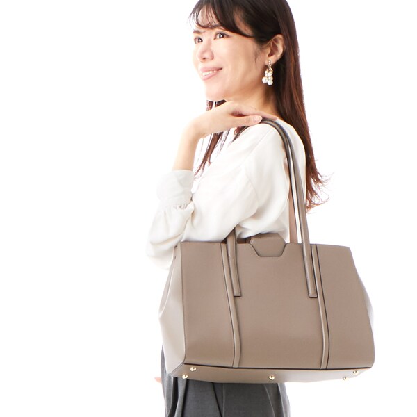 【関税込】FURLA Riva トートバッグ L 公式】FURLA RIVA L トートバッグ | フルラ(FURLA) | マルイ