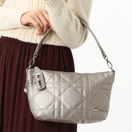 [^:B0059-02]iq̃LgɉNXXeb`̃Rrl[VLgƂAЂƎԉiȃLeBÕfUCɂȂĂ܂B_炩yV[vU[ɂӂƂʊ̂LeBO҂BG̗ǂŎg₷obOɎdオ܂B΂ߊ|⌨|ł郍OV_[ƁAnhobOƂĂgpV[gXgbvtĂAlȎły݂2wayV_[^CvɂȂĂ܂BǂO\ł̂ŁAgȂق͊OĂ܂ĂƂ\łBɂ̓ACRłЂ˂zĂAuhÂ邾łȂAƂĂ傫ڂł܂݂₷̂ŊJ₷ȂĂ܂B܂AȒPȃbN@\ƂĂg܂BI[V[vU[̏㎿ŌyobOŏH~̂oAX^COył܂BOct@Xi[|Pbg~1cI[v|Pbg~1,t@Xi[|Pbg~1