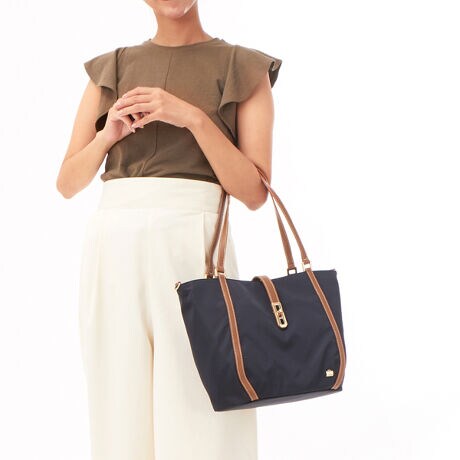 [^:B0077-03]RƂtHڂg[gobOBЂ˂ƍׂ߂̃V_[gp邱ƂŏiofUCɎdオ܂Bt̃V_[t\Ȃ̂łQWAYły݂܂B͉ו̎d₷3w\ŁACwɂA4TCY[BiCfނɂ͝H{ĂAʂ̉J≘ɂACełBcI[v|Pbg~4,t@Xi[|Pbg~1,I[v|Pbg~2H{fނgpĂ܂ADt@Xi[ȂǂZ\܂B܂AH͉ivIȂ̂ł͂܂̂łӂBƖ̊֌WɂAۂFČꍇ܂B܂p\REX}[gtHȂǂ̊ɂA኱iƉ摜̃J[قȂꍇ܂B\߂B