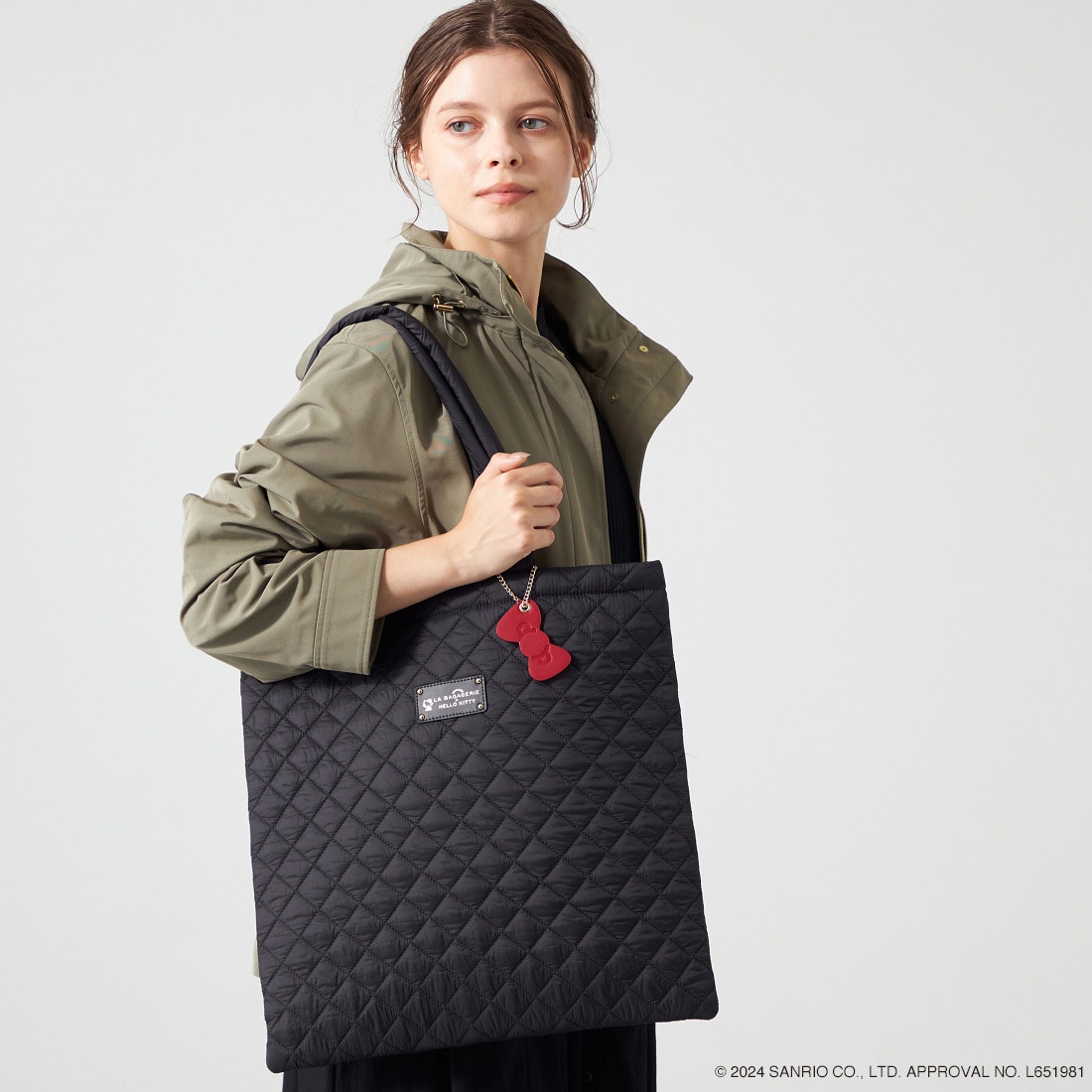 LA BAGAGERIE×HELLO KITTY】リボンチャーム付き キルティング