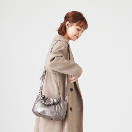 [^:B0084-01]yʂŏ_炩^b`̃V[vU[ґɎgp2wayg[gB{[ӎAV[OA^bNȂǂ̃eNjbNgݍ킹āA炵ۂ݂̂tHƕ\ʊyłfUCƂȂĂ܂BV[O񂹂nh́AVV̂悤ɃNVƂ킢炵ڂɁBňɏ_炩A₷̂Ɏdグ܂BV[vU[ґɎgpĂ܂Av̂yߏdȂ炸ÃXgXyĂ܂Bgpɖ邢CɂȂĂ悤ACt@Xi[JƗn͔zFɁBzۂƓTCYŁA}`ՂƂ邽ߌڈȏ̎[͂łBV_[obOƂĂgpۂ́Anh|Ă|PbgɎ[邱Ƃłg₷VvȈۂɂȂ܂BOc}Olbgt|Pbg~2cI[v|Pbg~1,t@Xi[|Pbg~1̐íAVRfށivjgpĂ܂BG▀Cɂߕ֐Fڂ肷邱Ƃ܂BӂBƖ̊֌WɂAۂFČꍇ܂B܂p\REX}[gtHȂǂ̊ɂA኱iƉ摜̃J[قȂꍇ܂B\߂B