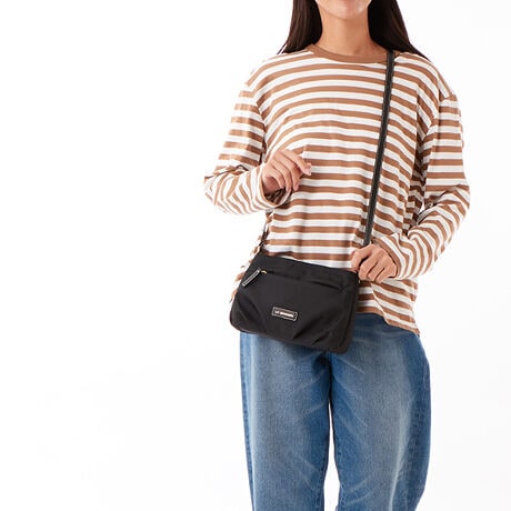 [^:B0087-01]ԓIȐlCACex[XɁALoXCNȃ|GXegpV[YBDڂ̑efނgp邱ƂŁAn̂邵ƂɂȂĂ܂BVGbg̓VvłAꕔɃ^bNƂ邱ƂɂA炩ȉʊoăfBCNȃACeɁBRbg⃊l̑fނyʂɎdオĂ̂͂̈łB͂dl3w\ɂȂĂ܂̂ŁA[͂Ă܂Bėn͑N₩ȃJ[`CXAVѐŜy₩ȈۂɂȂĂ܂BfC[[X͂AspobOƂĂgp܂BOct@Xi[|Pbg~2,}Olbgt|Pbg~2ijct@Xi[|Pbg~1Ɩ̊֌WɂAۂFČꍇ܂B܂p\REX}[gtHȂǂ̊ɂA኱iƉ摜̃J[قȂꍇ܂B\߂B