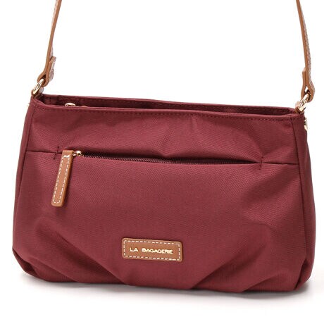 [^:B0087-01]ԓIȐlCACex[XɁALoXCNȃ|GXegpV[YBDڂ̑efނgp邱ƂŁAn̂邵ƂɂȂĂ܂BVGbg̓VvłAꕔɃ^bNƂ邱ƂɂA炩ȉʊoăfBCNȃACeɁBRbg⃊l̑fނyʂɎdオĂ̂͂̈łB͂dl3w\ɂȂĂ܂̂ŁA[͂Ă܂Bėn͑N₩ȃJ[`CXAVѐŜy₩ȈۂɂȂĂ܂BfC[[X͂AspobOƂĂgp܂BOct@Xi[|Pbg~2,}Olbgt|Pbg~2ijct@Xi[|Pbg~1Ɩ̊֌WɂAۂFČꍇ܂B܂p\REX}[gtHȂǂ̊ɂA኱iƉ摜̃J[قȂꍇ܂B\߂B