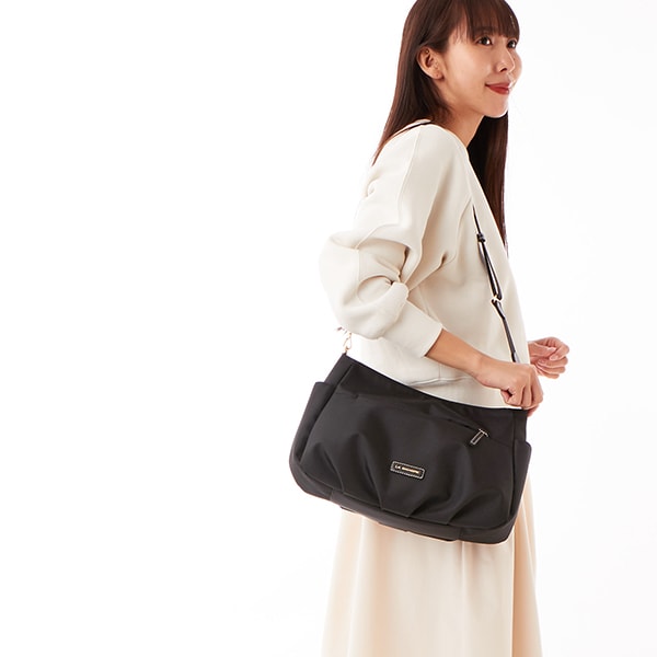 ラ バガジェリー（LA BAGAGERIE）/ポリエステルキャンバス　タックショルダー ポリエステルキャンバス タックショルダー | ラ バガジェリー(LA