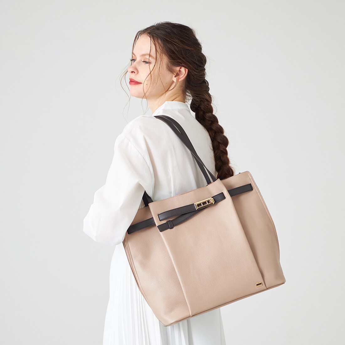 【LA BAGAGERIE】2WAYトートバッグ ショルダーバッグ　通勤　A4 LA BAGAGERIE】2WAYトートバッグ ショルダーバッグ 通勤 A4