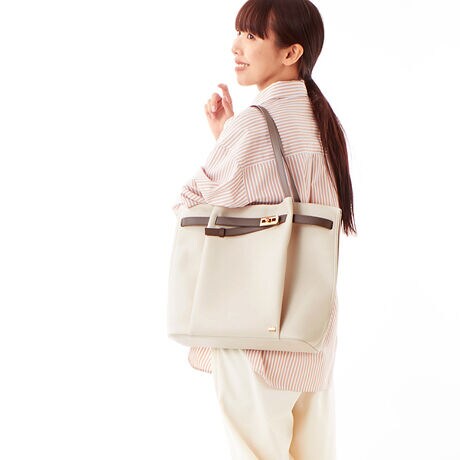 [^:B0088-01]uh̃ACRuЂ˂vtgɔztFCNU[g[gobOBA4TCYeʂŁAʋ΂ʊwɂ҂̃ACełBobO{̂ƓCjO͈قȂJ[̑gݍ킹ɂȂĂAgpɖ邢CɂȂĂ悤ɑI肵܂B̐F邢̂ŁAobO̒ŏT₷ƂbgB3w\ɂȂĂA|PbgtĂ邽߁AA4ނt@CȂǂ̑傫߂̕X}[gtHnJ`EbvȂǂ̏߂̕܂ŐĎ[ł܂BfC[[X͂łAX[cX^CɂgpfUCł̂ŁAוȂ肪ȃIP[WV[ł劈BOc}Olbgt|PbgijcI[v|Pbg~Q,t@Xi[|Pbg~1Ɩ̊֌WɂAۂFČꍇ܂B܂p\REX}[gtHȂǂ̊ɂA኱iƉ摜̃J[قȂꍇ܂B\߂B