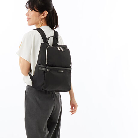 [^:B0086-05]VvŃx[VbNȃACe葵V[YBcCiC̏iȌ򊴂ꂽۂłBlXȗprV[ɍ킹āA~jV_[Eg[gEbNTCYႢłpӂ܂BgĂĂۂɂy݂悤ɁA͊ăoCJ[ŎdグĂ܂BN₩ŔFǂiCfނƃTCNU[gݍ킹ĂAJWAɂȂ肷rWlXV[₫ꂢ߂ȃX^CłaȂg܂BiCfނɂ͝H{Ă邽߁A}ȉJɑĂ܂ĂSBwɂ̓t@Xi[|PbgAzX}[gtHȂǂ̋Mdi[̂ɕ֗łBJ̓R̎ɑ傫ĴŒn₷ȀoꂪX[Yɍŝ|CgBA4TCY܂ݎPA500mlybg{gA~j|[`Ȃǂ[łTCYŁAʋ΂ʊw̃fC[[X͂A̎gxV[ł􂷂ACełBOcI[v|Pbg~2,t@Xi[|Pbg~2cI[v|Pbg~2,t@Xi[|Pbg~1H{fނgpĂ܂ADt@Xi[ȂǂZ\܂B܂AH͉ivIȂ̂ł͂܂̂łӂBƖ̊֌WɂAۂFČꍇ܂B܂p\REX}[gtHȂǂ̊ɂA኱iƉ摜̃J[قȂꍇ܂B\߂B