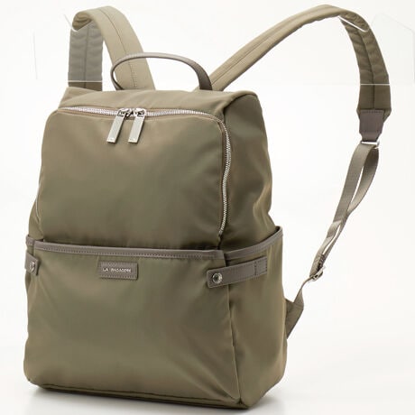 [^:B0086-05]VvŃx[VbNȃACe葵V[YBcCiC̏iȌ򊴂ꂽۂłBlXȗprV[ɍ킹āA~jV_[Eg[gEbNTCYႢłpӂ܂BgĂĂۂɂy݂悤ɁA͊ăoCJ[ŎdグĂ܂BN₩ŔFǂiCfނƃTCNU[gݍ킹ĂAJWAɂȂ肷rWlXV[₫ꂢ߂ȃX^CłaȂg܂BiCfނɂ͝H{Ă邽߁A}ȉJɑĂ܂ĂSBwɂ̓t@Xi[|PbgAzX}[gtHȂǂ̋Mdi[̂ɕ֗łBJ̓R̎ɑ傫ĴŒn₷ȀoꂪX[Yɍŝ|CgBA4TCY܂ݎPA500mlybg{gA~j|[`Ȃǂ[łTCYŁAʋ΂ʊw̃fC[[X͂A̎gxV[ł􂷂ACełBOcI[v|Pbg~2,t@Xi[|Pbg~2cI[v|Pbg~2,t@Xi[|Pbg~1H{fނgpĂ܂ADt@Xi[ȂǂZ\܂B܂AH͉ivIȂ̂ł͂܂̂łӂBƖ̊֌WɂAۂFČꍇ܂B܂p\REX}[gtHȂǂ̊ɂA኱iƉ摜̃J[قȂꍇ܂B\߂B