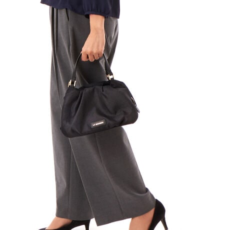 [^:B0089-01]l̃|GXegpAi`eCXgȃ^bNg[gBƒꕔt߂Ƀ^bNAӂƂ{[Ȃ炩fUCɁBdʖ350gƁA500mlybg{g1{yAƂĂy₩ɂgp܂B|PbgȂǂ3w\ŁA̎dɕ֗ȎdlɂȂĂ܂BzX}[gtHȂǂ̋MdiȂǂ̓C̃t@Xi[|PbgɁAnJ`pXP[XȂǂ̂Ɏo̓}Olbĝ|PbgɎ[̂߂łBV_[XgbvgΎ΂ߊ|⌨|ɂΉł2wayACełBOc}Olbgt|Pbgij~2cI[v|Pbg~Q,t@Xi[|Pbg~1Ɩ̊֌WɂAۂFČꍇ܂B܂p\REX}[gtHȂǂ̊ɂA኱iƉ摜̃J[قȂꍇ܂B\߂B