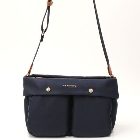 [^:B0092-01]2̃tg|Pbg|CǵA\tgȃbNX2wayV_[BVvȌڂŗlXȃV[ō킹₷A@\IȃACełBH{iCfނCɂĂ܂̂ŏʂ̉J≘ɋAyďvłB͂Rw\ɂȂĂA̐ɂ҂ȎdlɁBuh60NɊ悳ꂽfj[AV[YłBOc}Olbgt|Pbg~2,t@Xi[|Pbg~1,}Olbgt|Pbg~2cI[v|Pbg~2,t@Xi[|Pbg~1H{fނgpĂ܂ADt@Xi[ȂǂZ\܂B܂AH͉ivIȂ̂ł͂܂̂łӂBƖ̊֌WɂAۂFČꍇ܂B܂p\REX}[gtHȂǂ̊ɂA኱iƉ摜̃J[قȂꍇ܂B\߂B