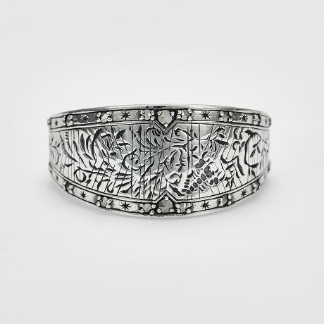 [^ԁF10253111318]ԂPꓙEA^Xڈɕ`A嶍S^̐}`[tɂOB͗l̒ɐ̈ʒuD荞݂ȂAЂɘȂ1C嶂fUCĂ܂BɌĕLtH́Awݍނ悤ȃVGbgB1{ő݊̂͂A莝̃OƏd˂ăC[hyނ̂߂łB̕fBe[ƁANtĝdオ肪͂̈{łBVR΂VRfނgpĂ̂́ATCYEFËႢA኱̏A̗LȂǂɌ̍܂B\߂BpCCǵAܗ߁î蕹pjł̂Őɂ͂ӉBÔH͌̍܂BTCYvX}CiX2B