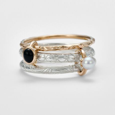 [^ԁF10253111656]ڂς͗l̂悤ɁARɓ3AOBe[}łuVv璅z𓾂āAOmȂ~jO܂߂5̗ւAꂼf̂悤ɈقȂO`悤ȃfUCɎdグĂ܂B̃ACéA`IȃMO̍\Iɍĉ߂̂ŁÃÔƂȂēȂAꂼꂪƗ܂B3{̃Oɂ͂ꂼقȂ͗l{AX̑݊ۗĂ܂BubN~zCgAVo[~sNS[hƂ_IȐF킹|CgB1{̎w3{܂Ƃ߂Ē̂͂A2`3{̎wɂ܂ĒA1{𐂂炵ăAWȂǁARȃX^COy߂ACełBVR΂VRfނgpĂ̂́ATCYEFËႢA኱̏A̗LȂǂɌ̍܂B\߂BTCYsB