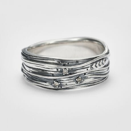 [^ԁF10253111317]V̉͂ɈʒuˎC[WăfUCꂽA₩ȓ̂Vo[OBOŜɗ悤ȃC`A̗͂Ǝˎ̏ےłghAƃ[tŒJɕ\܂B̈ʒuɂ́A_Chƃhbg̃`[t炢AɏuXv킹ANZgɁB_炩ȃtHƑ@ׂȃfBe[aA茳ɐÂȑ݊YĂ܂B̕ȂAɂʂȓɂYAӖ̂{łBVR΂VRfނgpĂ̂́ATCYEFËႢA኱̏A̗LȂǂɌ̍܂B\߂BÔH͌̍܂BTCYvX}CiX1B