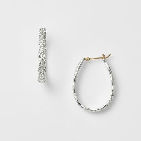 [^ԁF10253112320]OZ[  ƓfUCŁAVo[J[̃sAXoꂵ܂B͗lłTCYiS/LjƃtḦႢňۂ傫ςALTCY̓I[o^̃tHNtgۗAX^CbVŐꂽ͋CɎdオĂ܂BSVfނ̔ɃvXHŖ͗l𗧑̓IɎ{ƂŁAʂ܂ŔfUCAǂ̊px猩Ăx̍dオB܂ɒ悢{[Yt[vsAX́AAE^[𒅂G߂ɂfACełB@