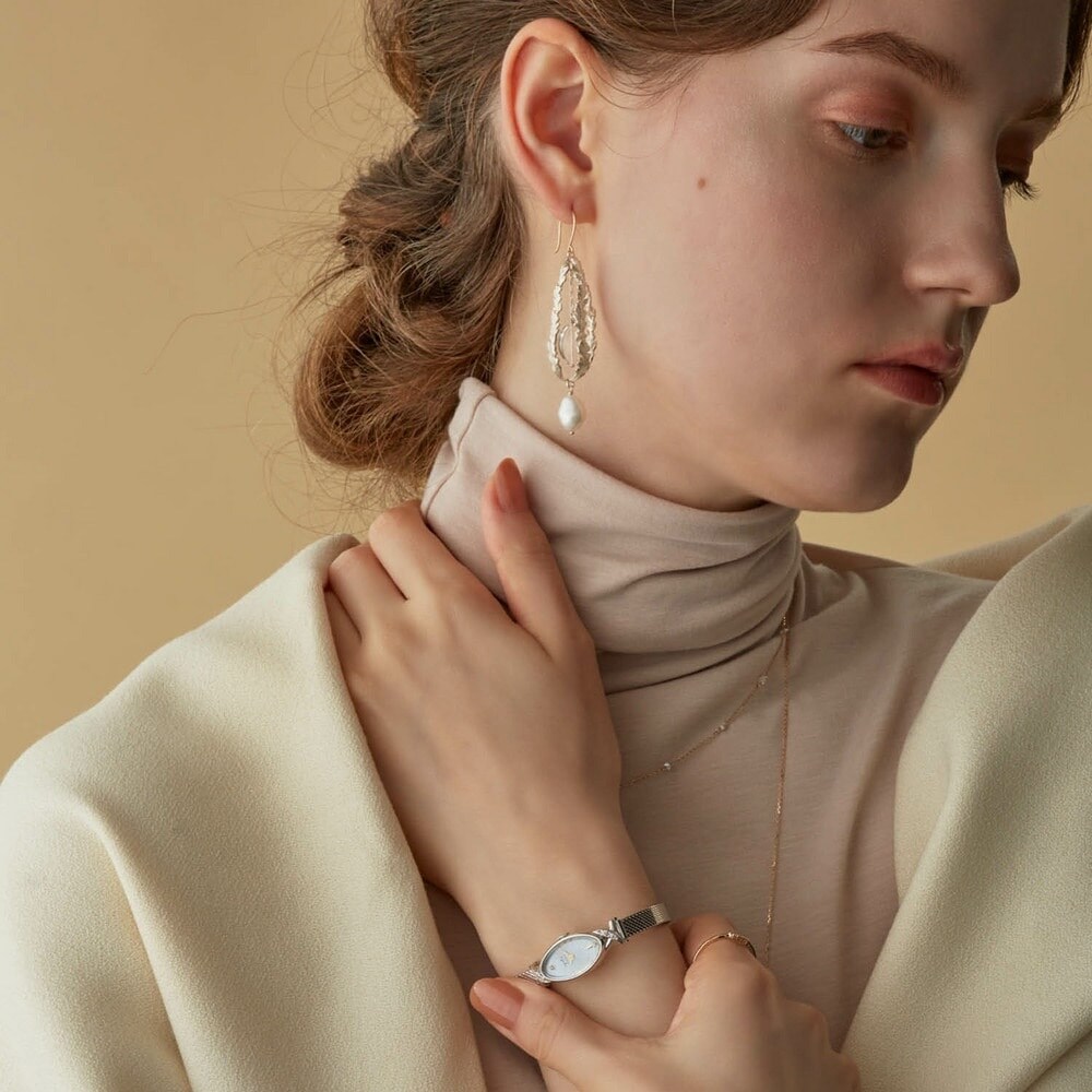 オーバルフェイスジュエリーウォッチ（ホワイトゴールド） | アガット