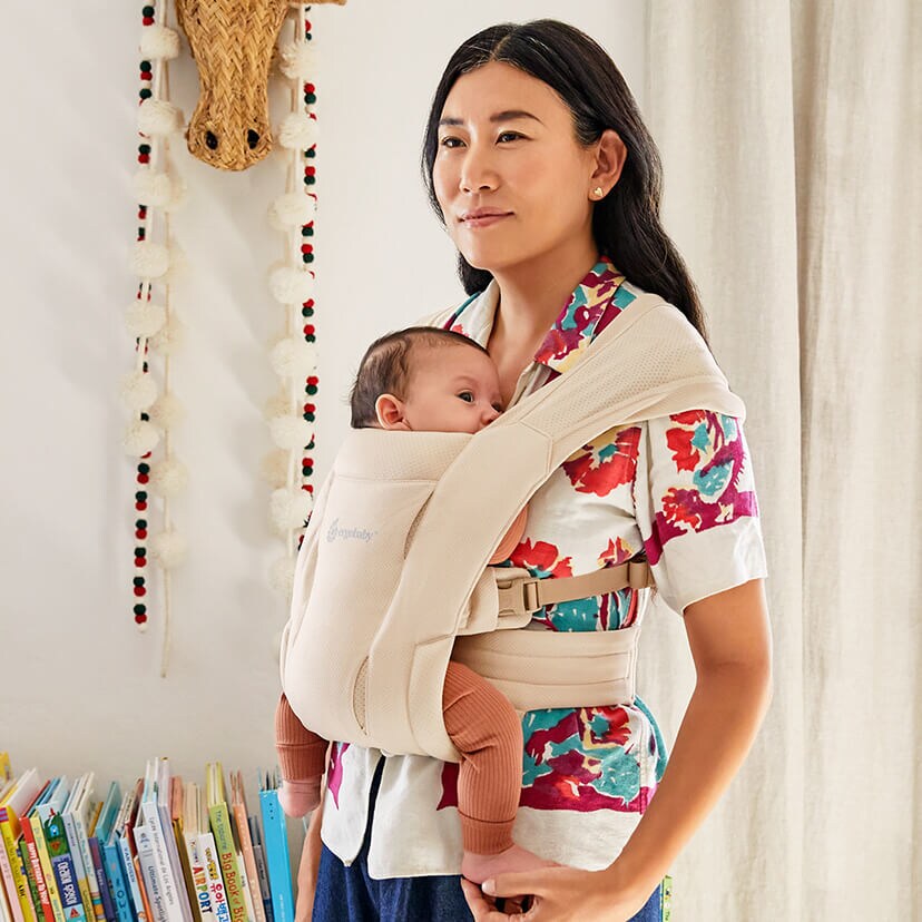 【美品】エルゴベビー EMBRACE クリーム色 ergobaby エルゴベビー】EBC EMBRACE Soft Air/クリーム