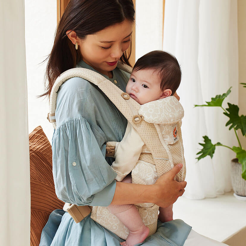 ergobaby エルゴベビー】EBC OMNI Breeze/クリームフラワーレース