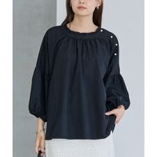 ラビアンジェ(LAVEANGE)の【好機能シリーズ】抗菌/防臭 パールボタンギャザーブラウス