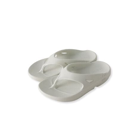 [^ԁF3823-52014]Ă̎ƂȂOOFOS̒ԃfBƈ芴̂VvȃgÕr[`T_BfOOfoamgpAOi͂𐶂ގړIƂʓIEVAfނ̃~bh\[ƈقȂA Ռ̔37%}邱Ƃł邽߁Anɂ鑫ւ̏ՌŷBGEEwɂ镉SyłA ܂lԍHwɊÂĐ݌vꂽtbgxbgɂADݍ݁Ay܂T|[g܂BNbV̂ŁAttƂď_炩SnQBTCY:W6(23cm)/W7(24cm)f: Y: xgi:܂gpA̓^IhC܂͉AĉBɂȂꏊł̒pAۊǂ͂߂B̎gpAhC͔ĂBό`̋ꂪ܂BACeTCYTCY UK EU {TCYM4/W6(23cm) M4/W6 37 22.5`23cmM5/W7(24cm) M5/W7 38 23.5~24cmJ[ItzCgFCosmicGrayCgO[FSlateubNFBlack