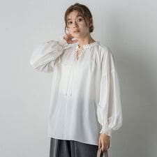 セミシアーフリルブラウス≪洗濯機で洗える≫