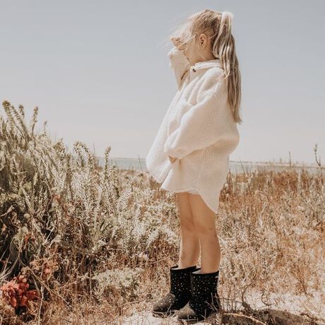 [^:K13100]Ԃ̖hLbYu[cyBrumby LozɃLL̂܂vgۗACeBCi[̃mE[͕ۉȊOɂzEɗDĂA͉ݍ݁Ag͊Ȃǂ̐zOɓʂɂKɉ߂܂ByWATERPROOFz@J̓ɂSėhu[cI\ɂ͏㎿Waterproof suede/hXG[hAɂ͌IꂽMerinoWool/mE[gpĂA\͏vɁA͂ŏ_炩SnłBDڂɂhH{Ă̂ŁA܂ɓĂ݂ސSzȂ̂ňSėVׂ܂BypointzEhĤ߁AJłSẼ{AgݍłقELLR[f̃ANZgɁsEMU Australia/Э رt1994NX^[gI[XgÃI[V[hNƂEMU͍ŏ㋉̎RfނɊvVuhAgever naturalhe[}365SȂK͂tbgEFAuhłBEňԗSn̗ǂCڎwāAɊJĂ܂B