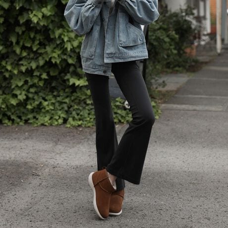 [^:W13093]EMU Australia̒ԐlCf@Stinger MicroX|[eBȃbNXɂSporty Stinger Microyƒg𗼗Ă܂BZfށ@Abp[ɂ͝H{㎿ȃXG[h̗pBꂪtɂꂪȒPłBI[XgAỸV[vXLґɃCjOƃtbgxbhɎgpĂ̂őꂽuԂӂӂ̐Sn悳Ă܂BVRfނȂł͂̒g͂ADꂽʋCŃɂKȗSn܂BĂSporty Stinger Micro̖͂͂̌yɂ܂BSoft EVA  Rubber Pads̗pAEg\[́ADꂽNbVƃObv͂𔭊BANeBuȓɂΉig͂AoɂœKłBZ|CgԂ̒g͂̂܂܂ɂX^CbVɂăX|[eBɃR[fBl[g₷ChestnutABlackASand3FWJ~̑gAČy₩ɍʂ܂y₩ɒgIANeBuȓ~y߂I