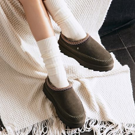 [^:W13239]IVƉK𑫌ɁZfޓɂ肰Ȃ`SvXNEWXb|BAbp[ɂ͏㎿ȃXG[hgpi`ȕƑϋv𗼗BCjOƃtbgxbhɂ̓I[XgAŶӂӂȃV[vXLґɍ̗pBꂽuԂgVRfނȂł͂̏ɂK܂BZ|CggĥƌV[N\[ň芴̂₷Abp[Ƒ܂Ɏ{ꂽXeb`̃fUCI@݂VvȒɂ܂BJ[́AꂽۂSandƐ[݂̂闎Dark Olive2FWJǂ̃J[lXȃX^Cɍ킹₷ĩR[fBl[gɎRɗn݂܂B